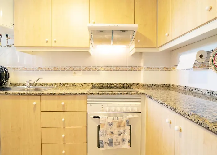 Global Properties, Practico Apartamento Con Piscina En Residencial Brezo Canet