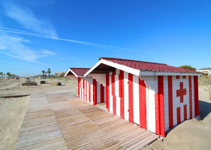 Global Properties, Practico Apartamento Con Piscina En Residencial Brezo Canet
